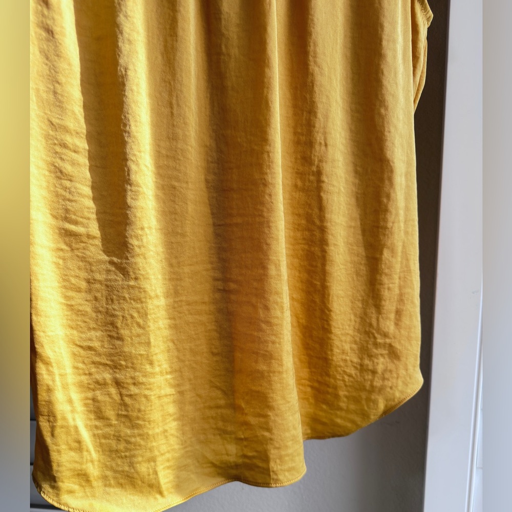 Vince Camuto. Size S - Picture 5 of 6